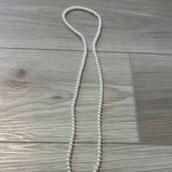 Elegant White Faux Pearl Bag Chain 43.3inches - Gold Hardware - Picture 4 of 5